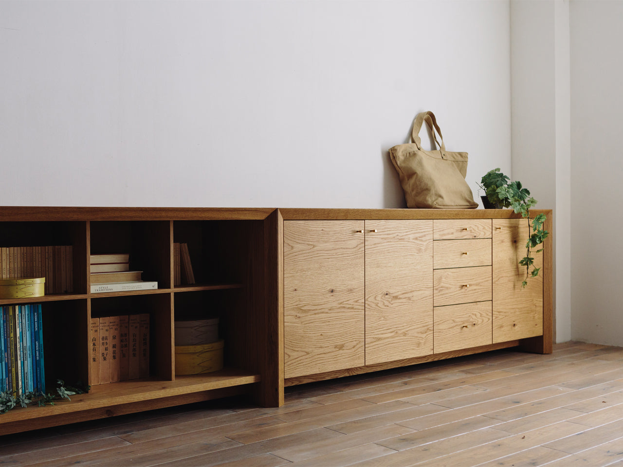 AMICO Chest & Door
