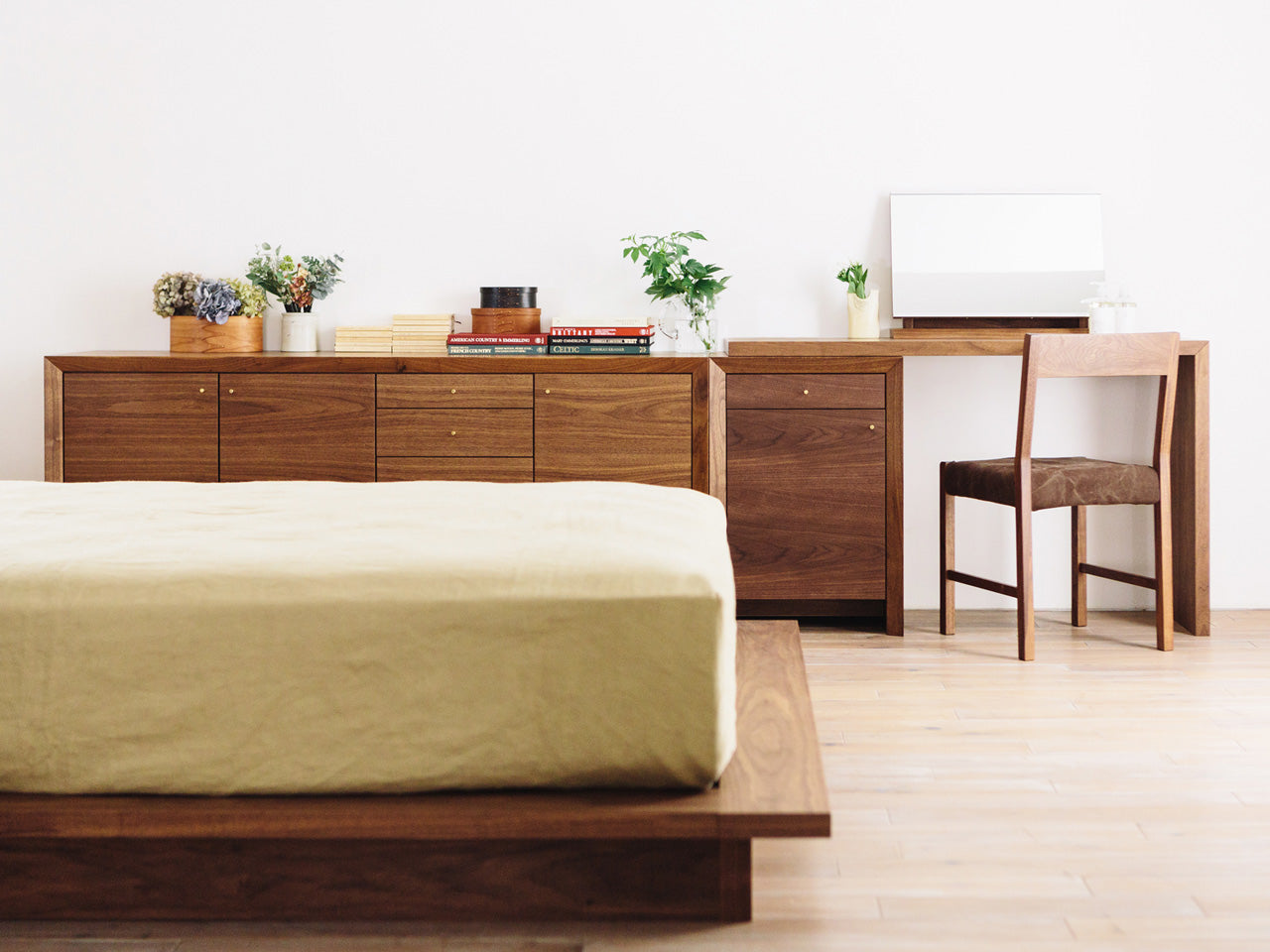 AMICO Chest & Door