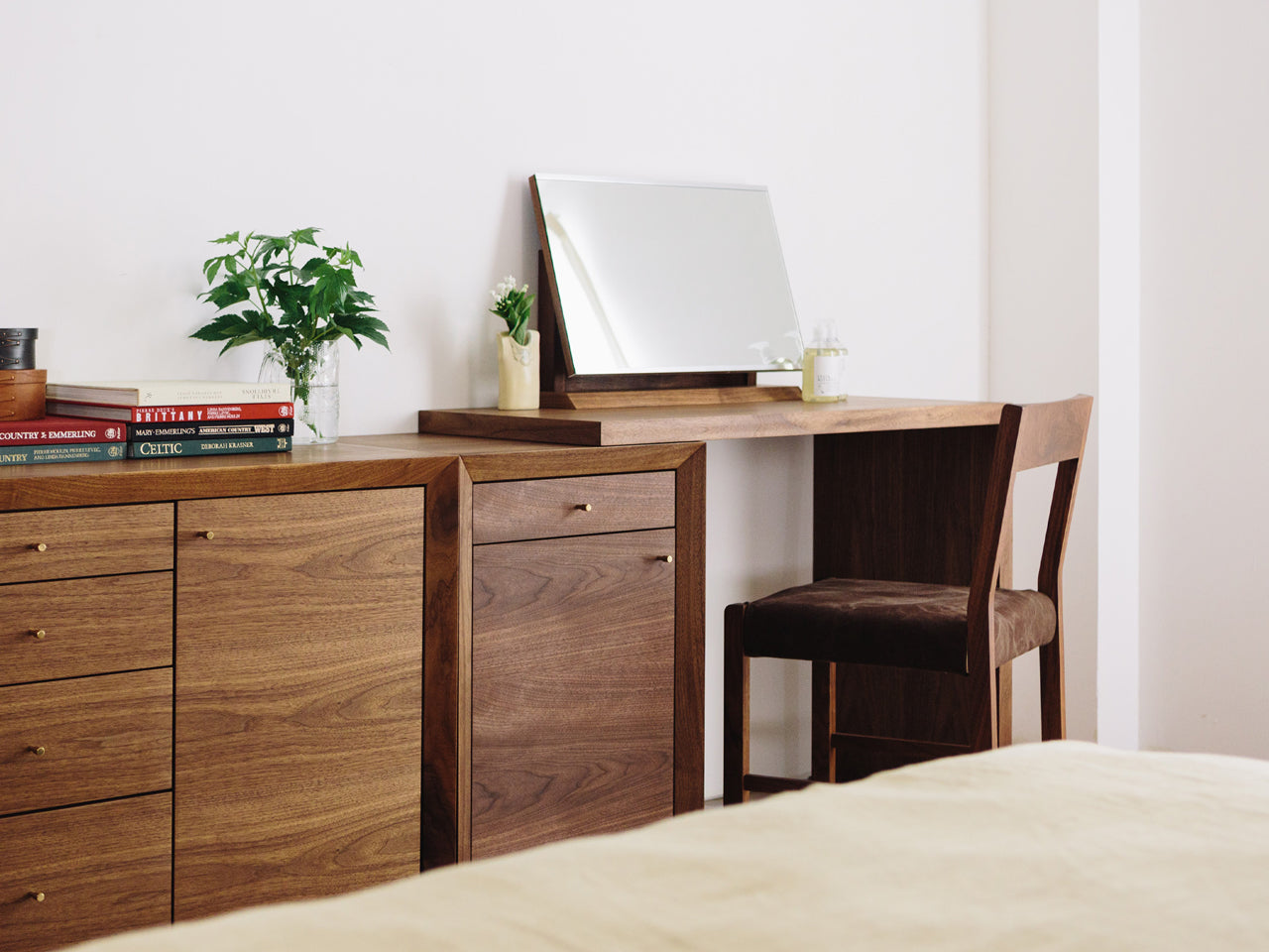 AMICO Chest & Door