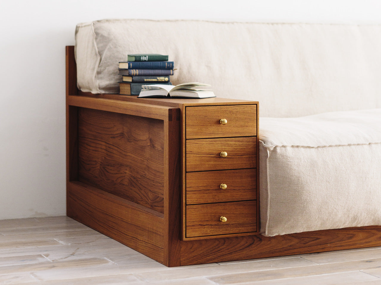 CORNICE Block One Arm Sofa Drawer
