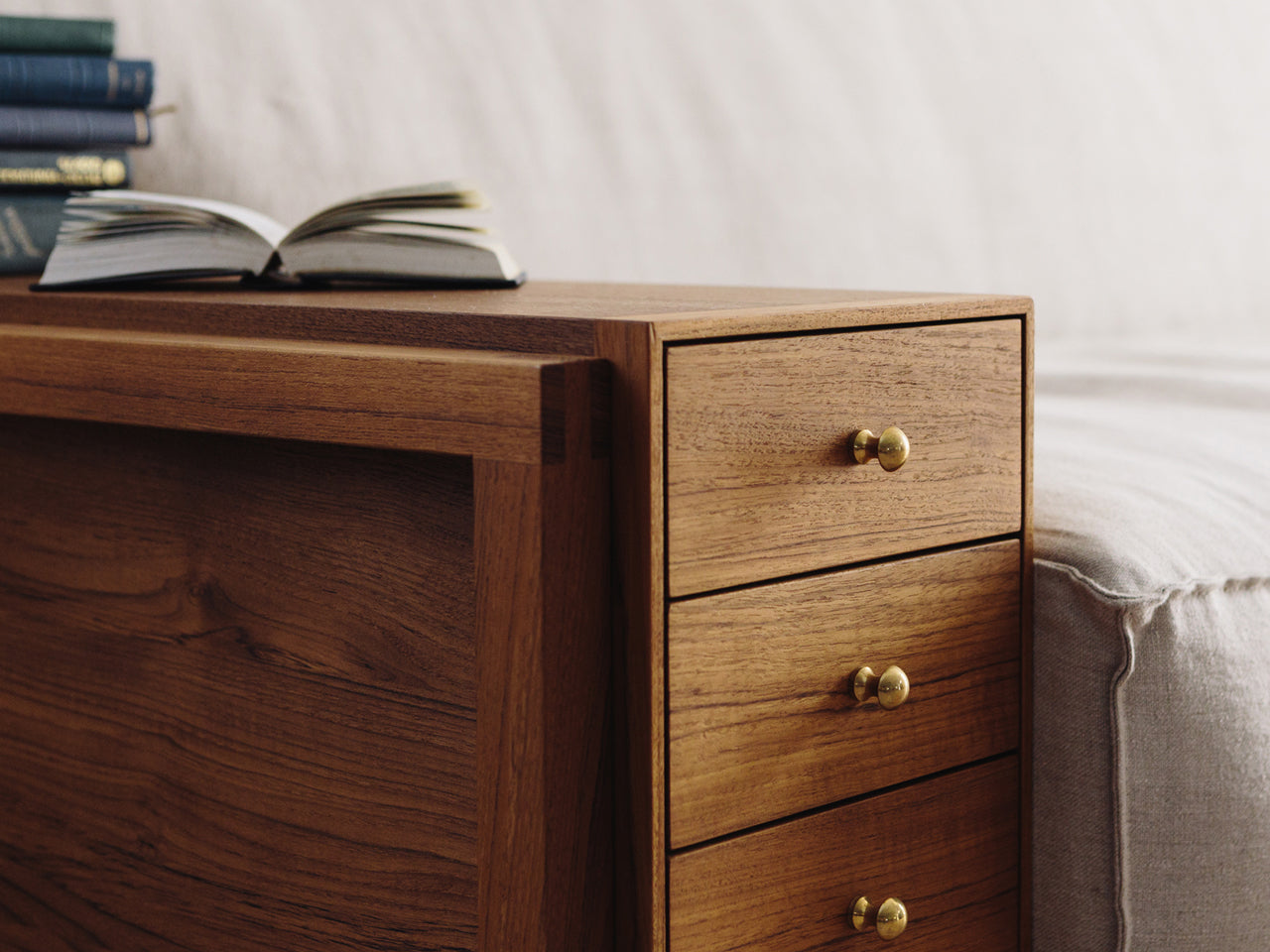 CORNICE Block One Arm Sofa Drawer