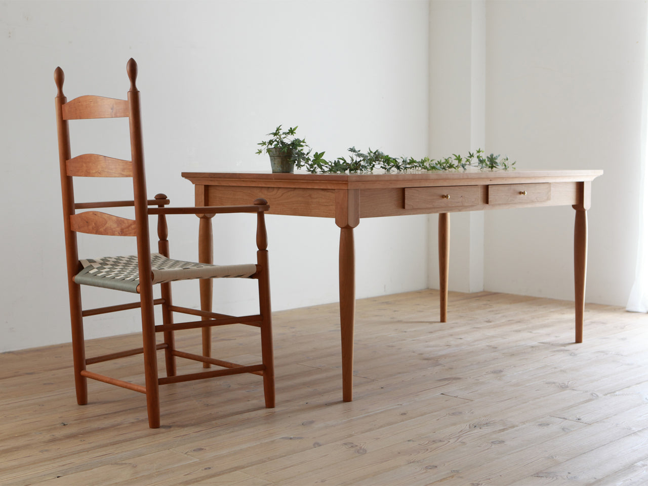 SHIRLEY dining table