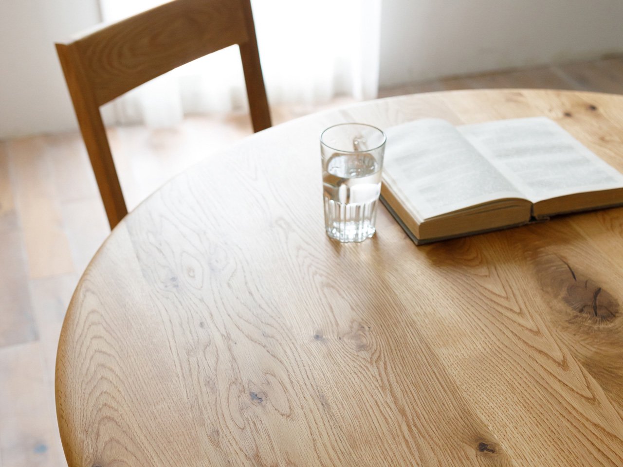 FREX Circle Dining Table