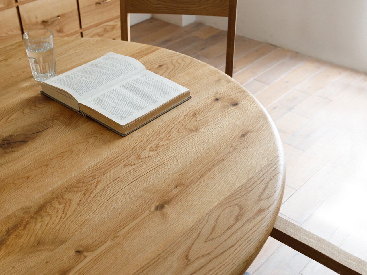 FREX Circle Dining Table