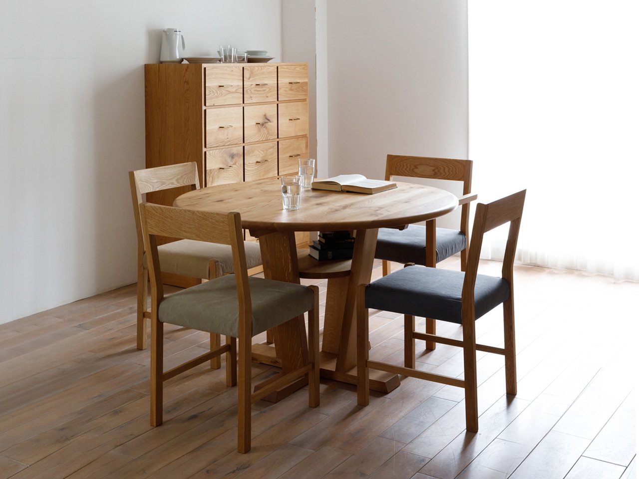 FREX Circle Dining Table