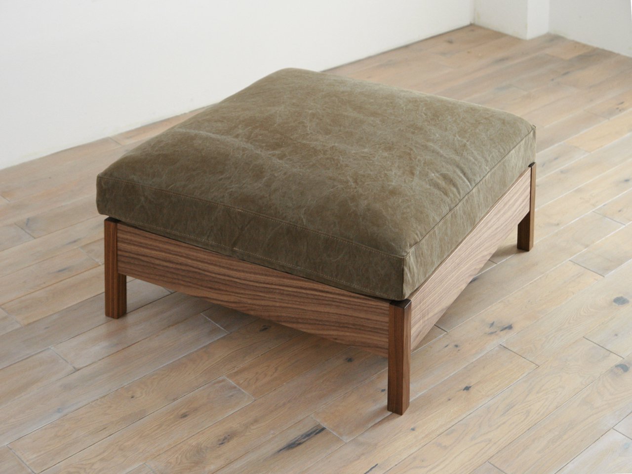 RIPOSO Square Ottoman 077