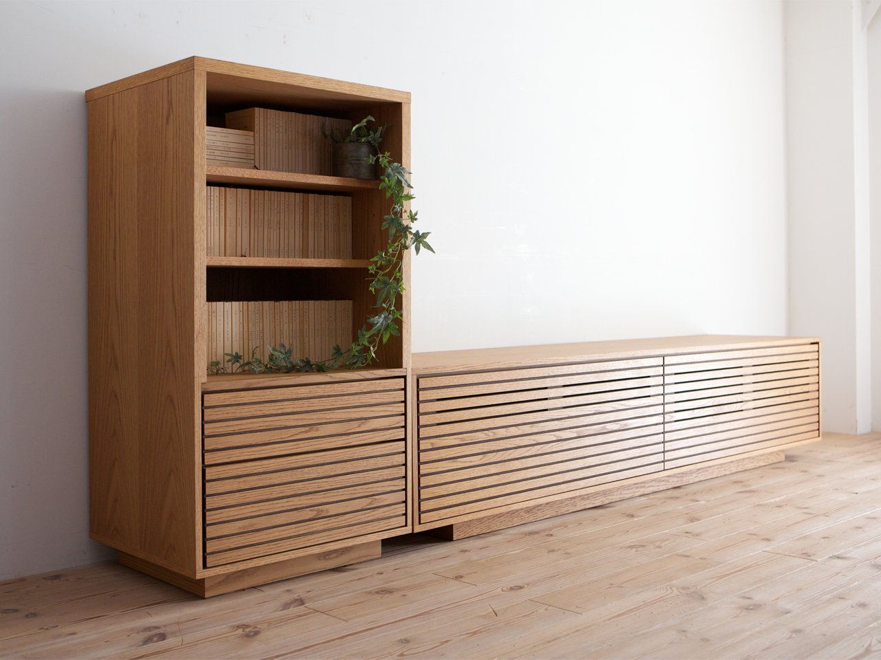 VERA CREPA Chest & Shelf 056
