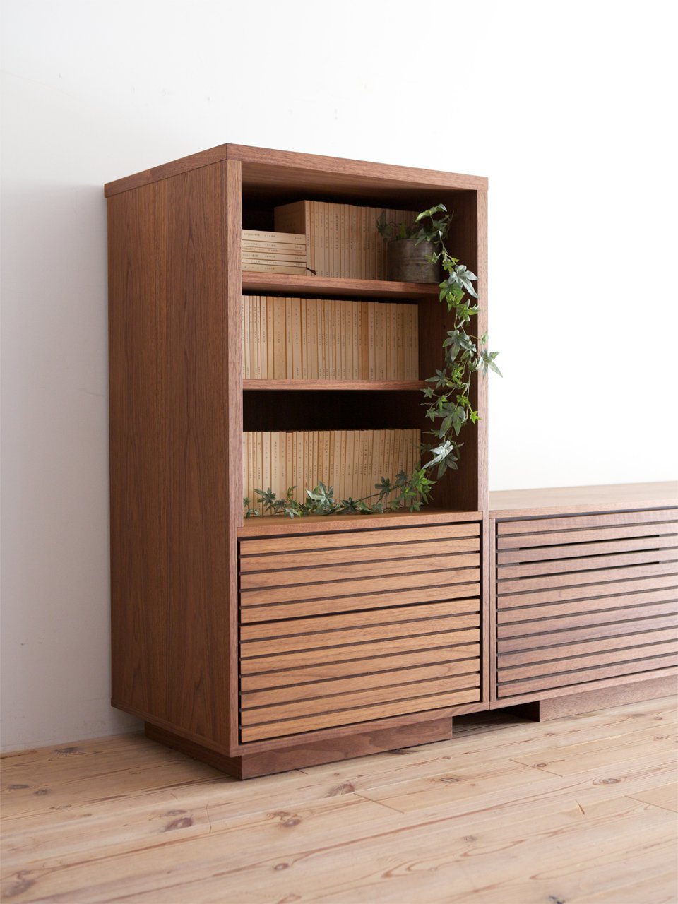VERA CREPA Chest & Shelf 056