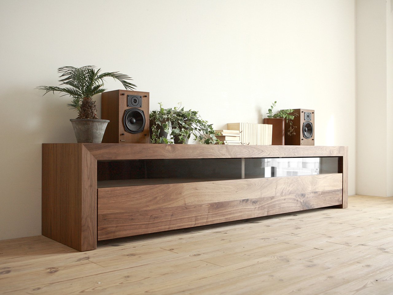 ANIMA TV stand