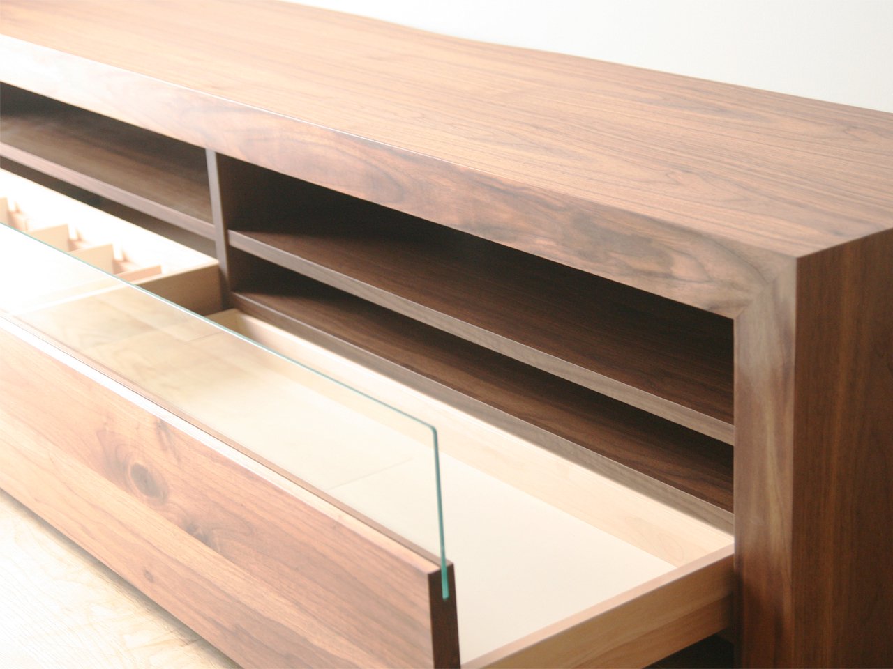 ANIMA TV stand