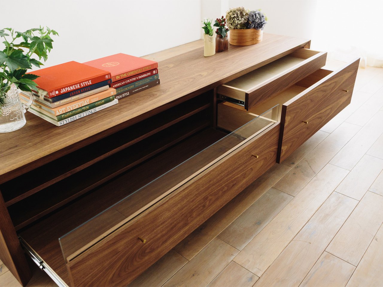 AMICO TV stand