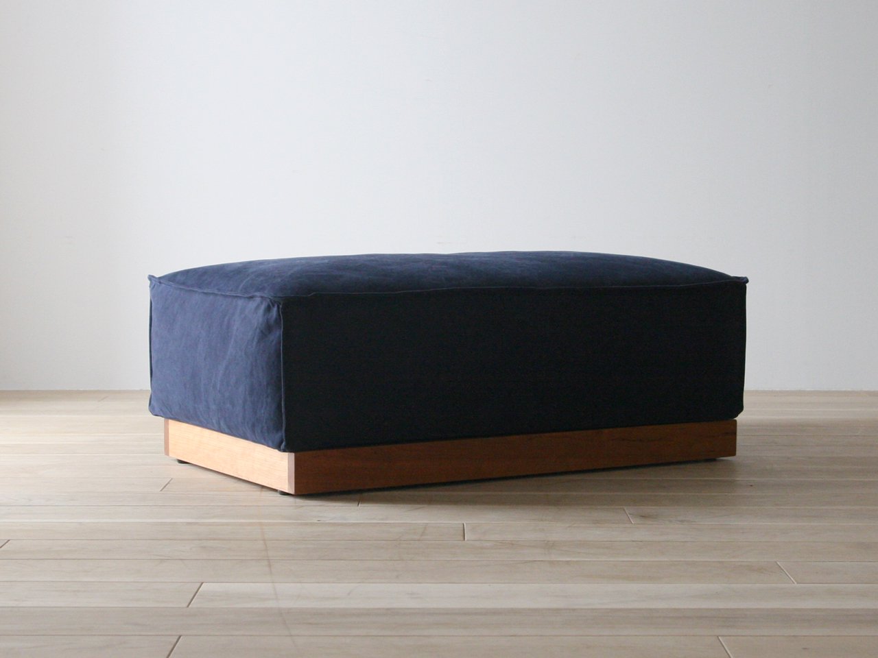 CORNICE Block Ottoman 096