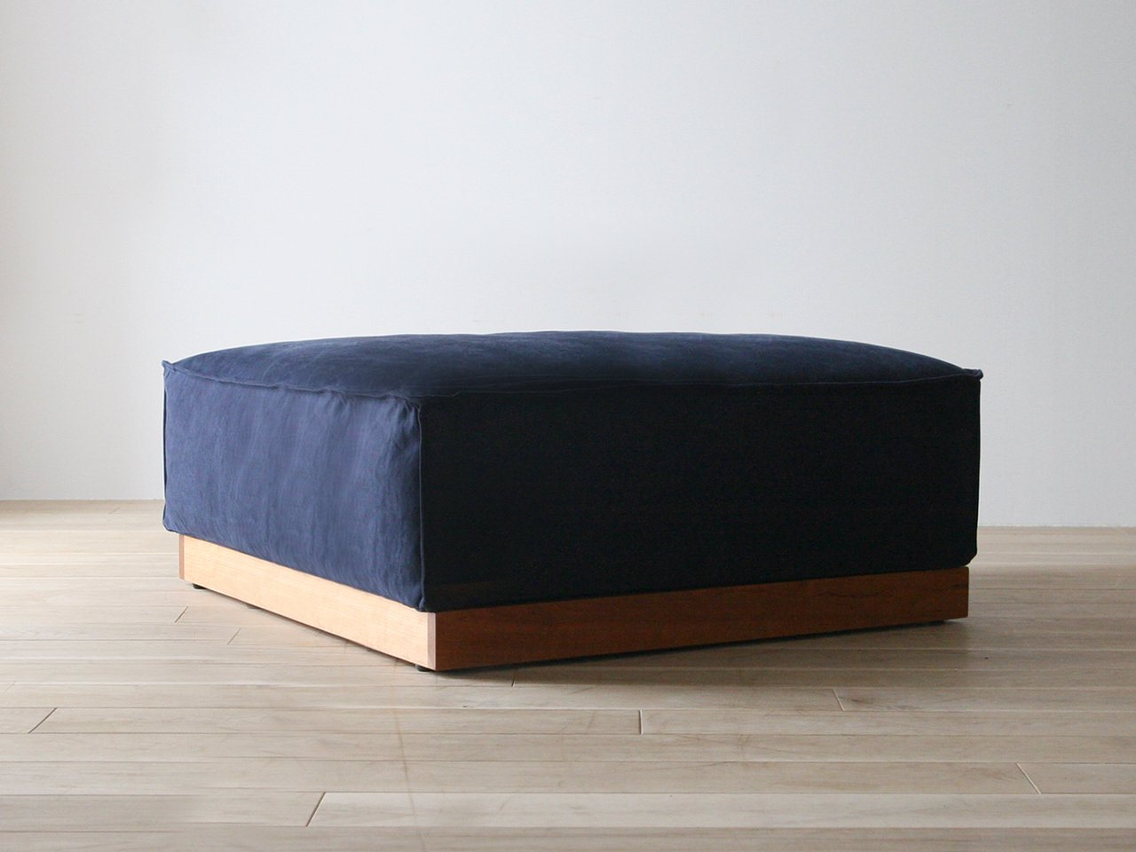 CORNICE Block Stool 096