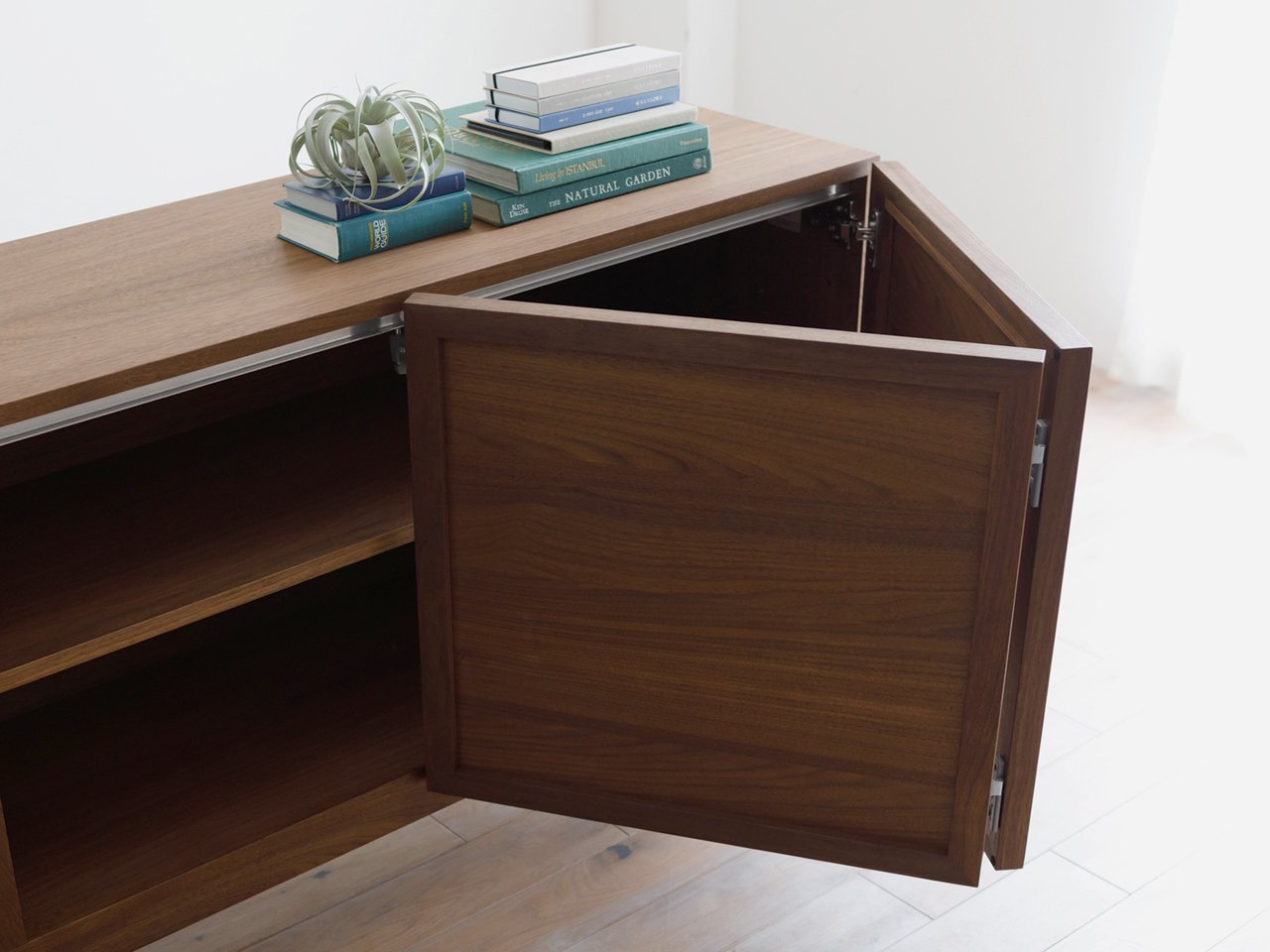 CORNICE Chest & Door 168