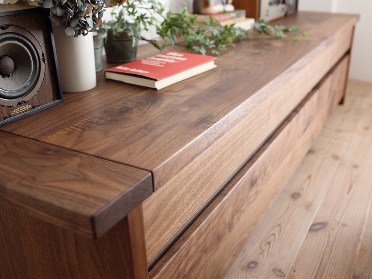 CIELO TV stand