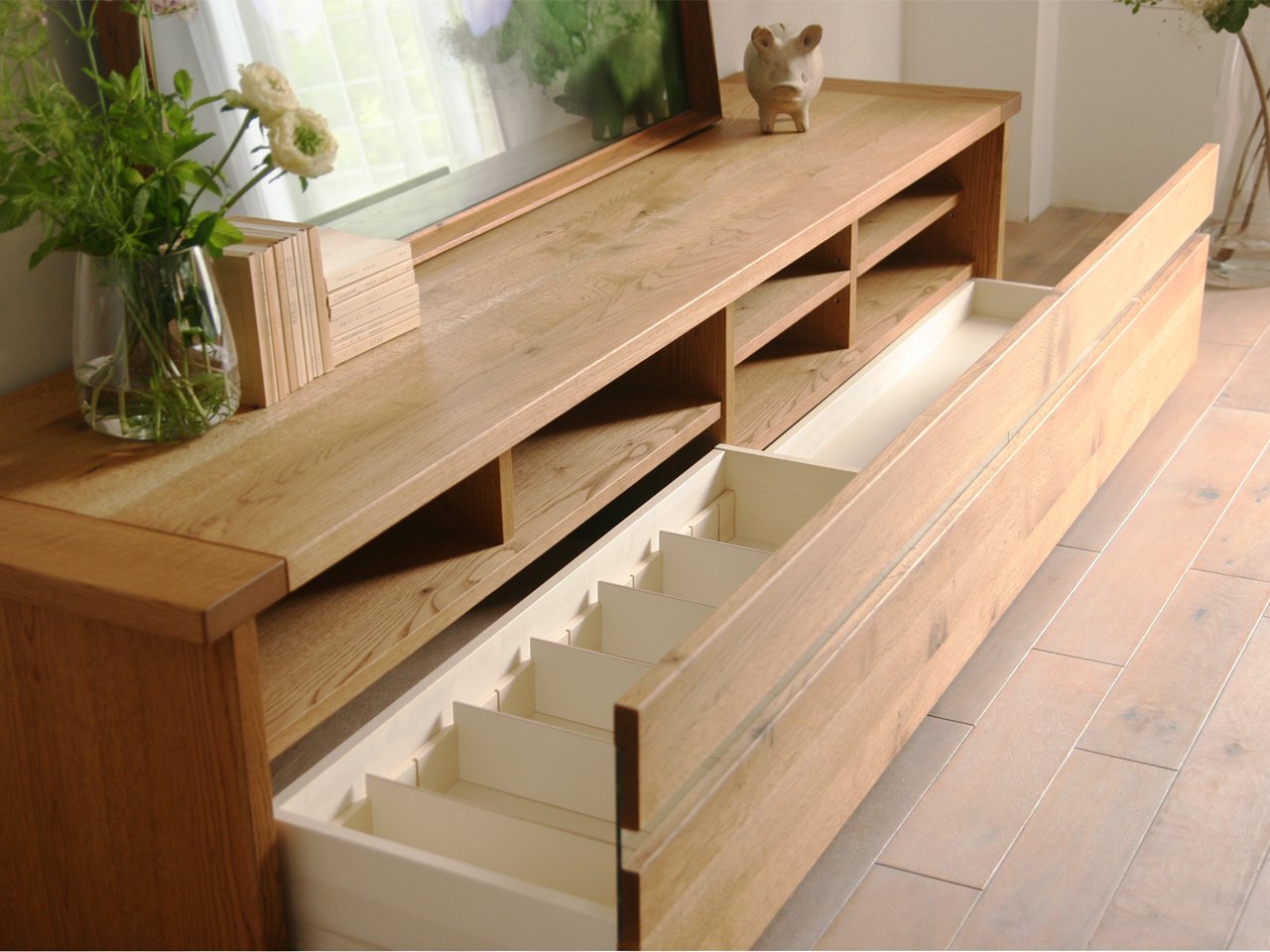 CIELO TV stand
