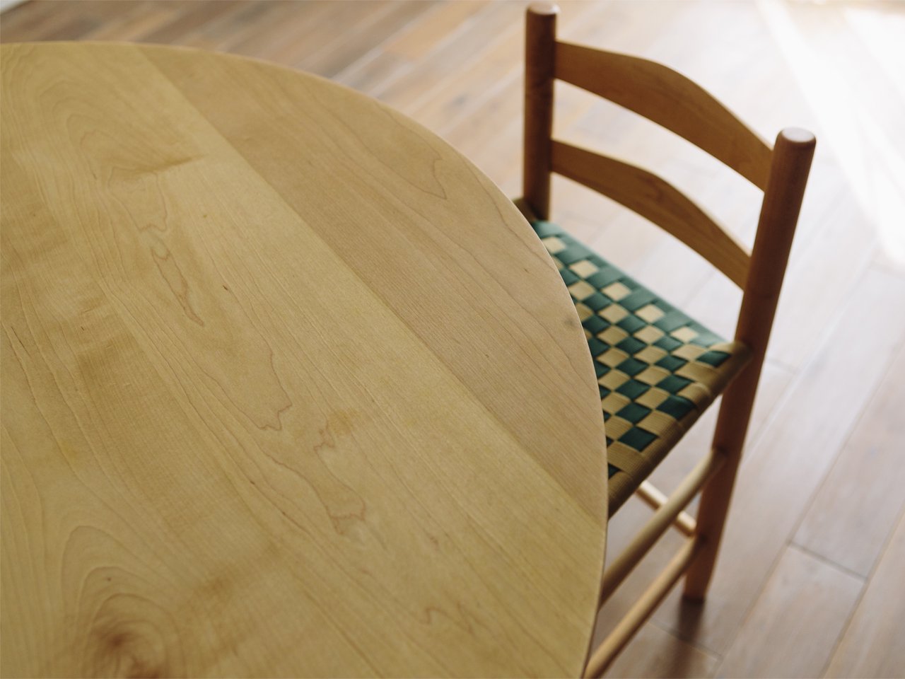 SHAKER Disc Table 105