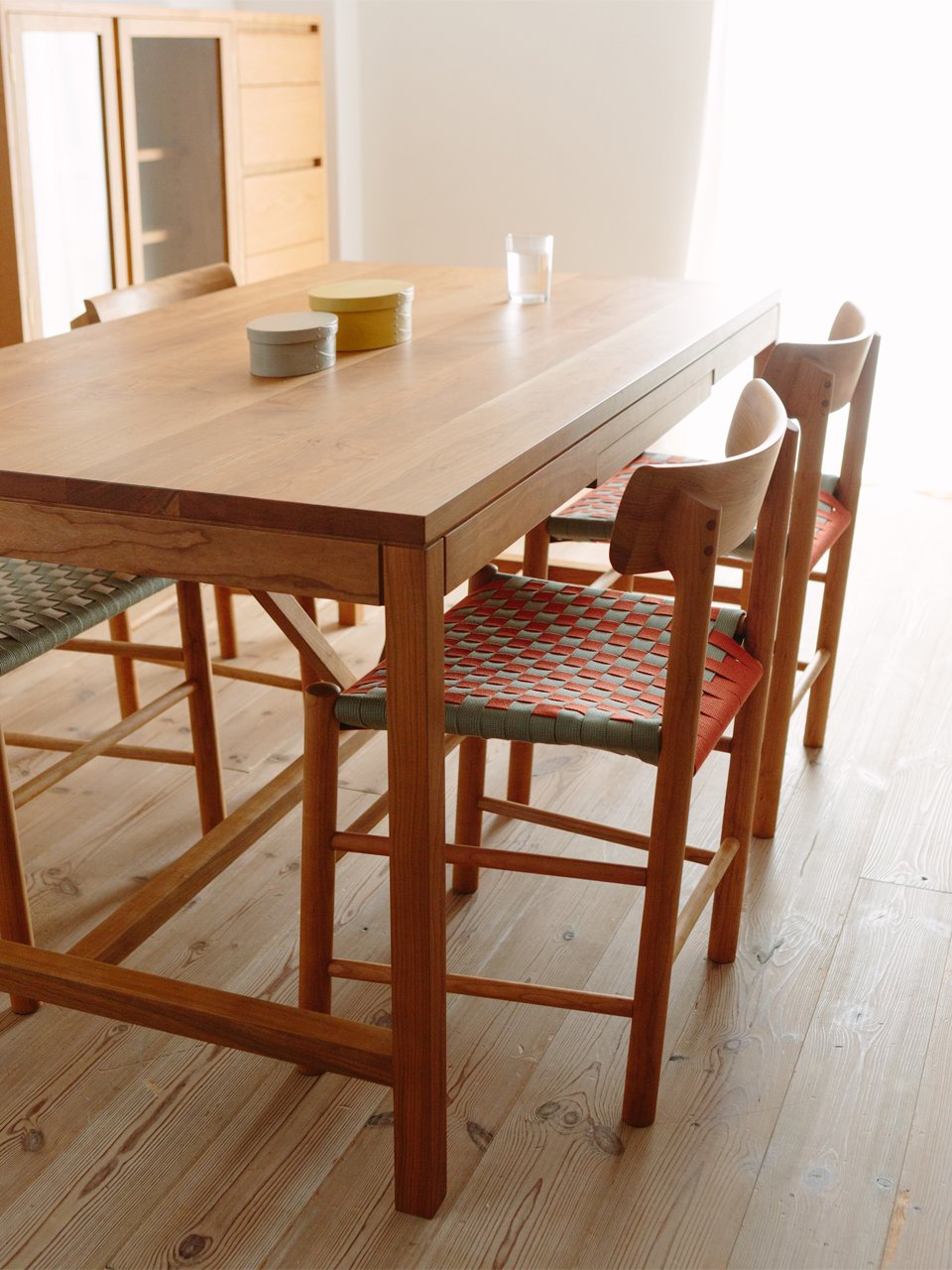 HARVARD dining table