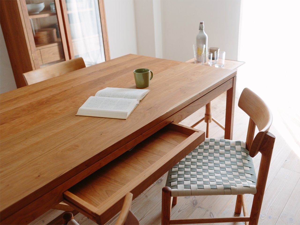 HARVARD dining table