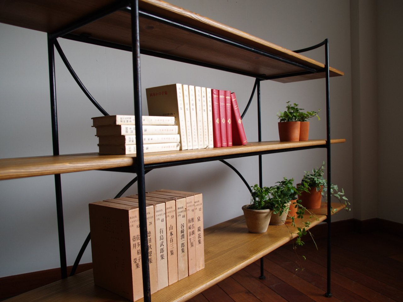 GALA Iron Shelf