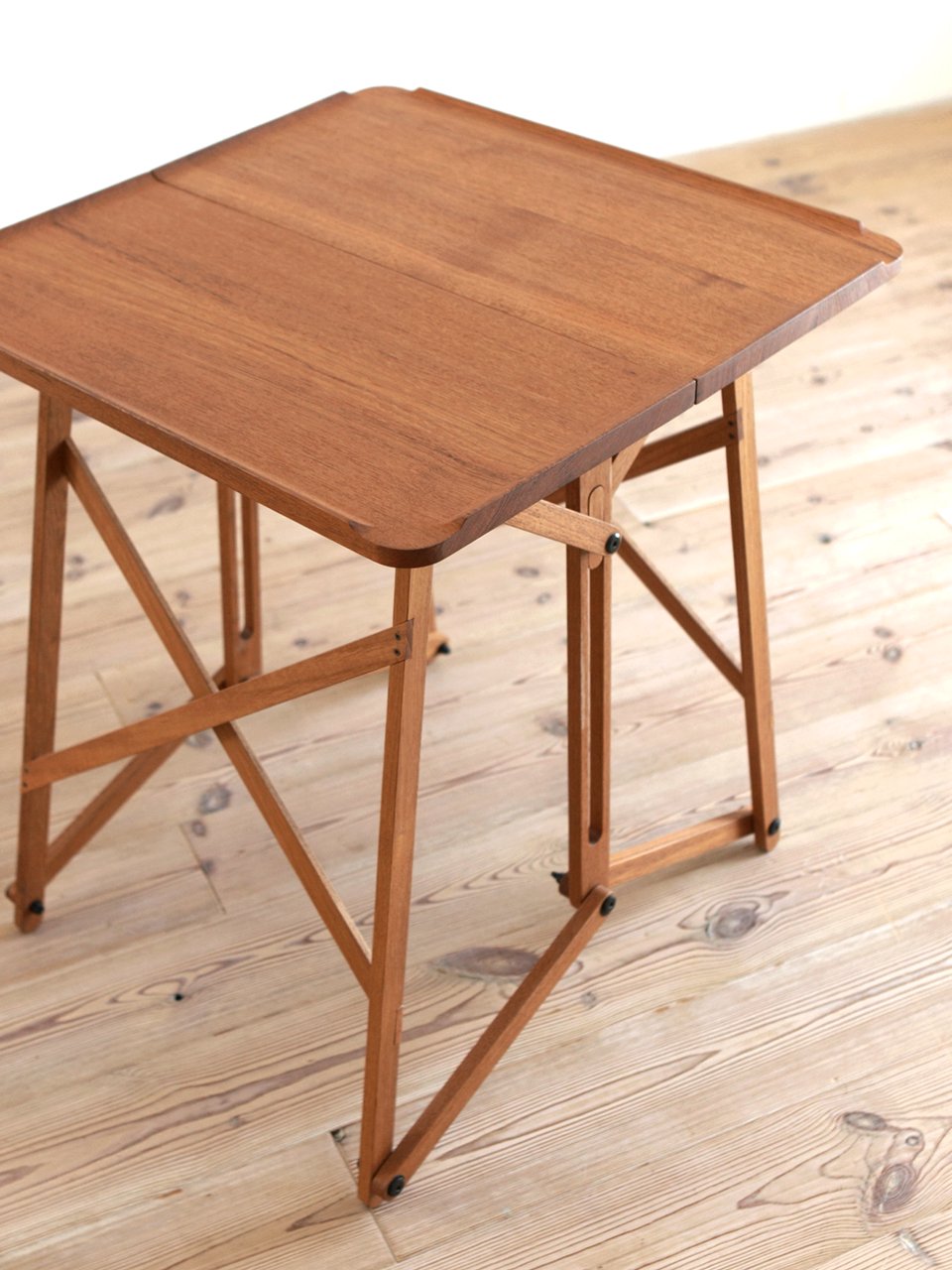 PIEGARE Table 056