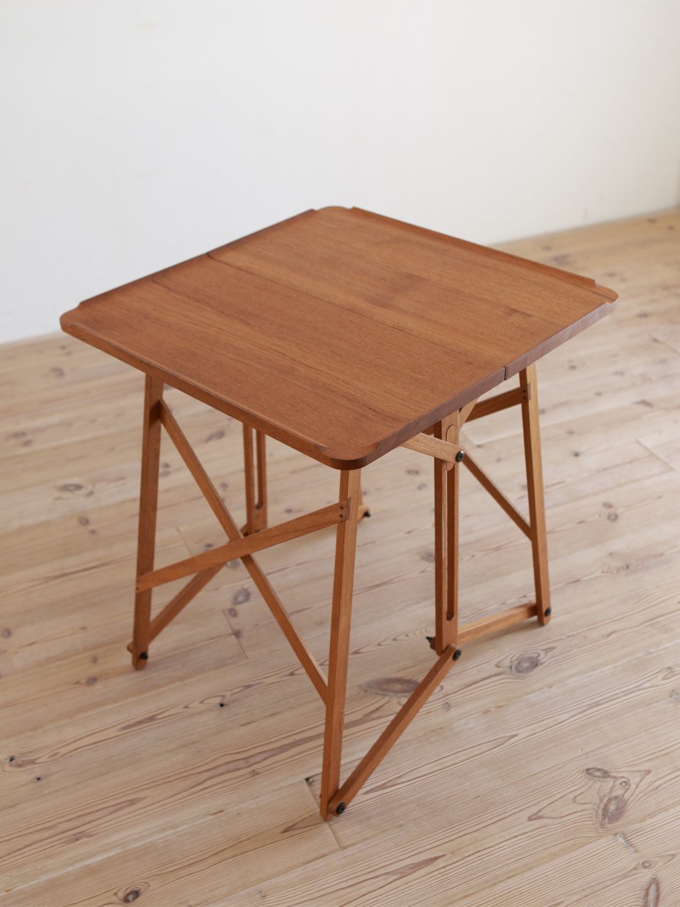 PIEGARE Table 056