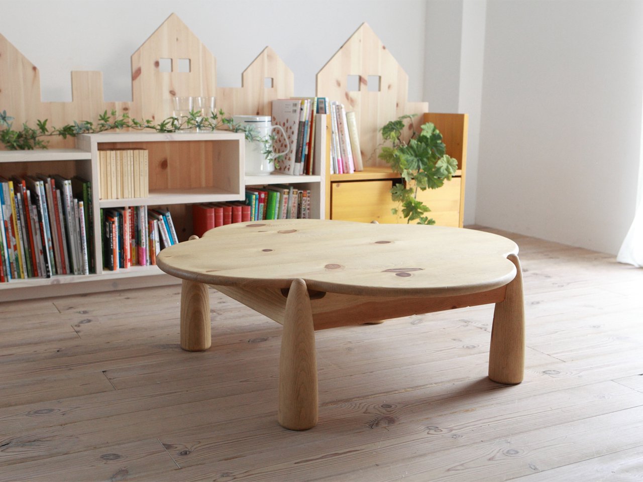 WF Kids Low Table 077