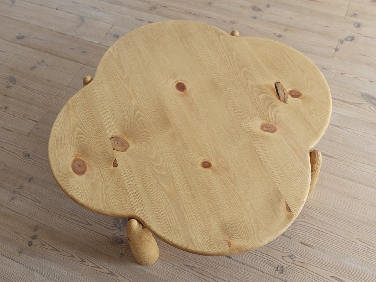 WF Kids Low Table 077