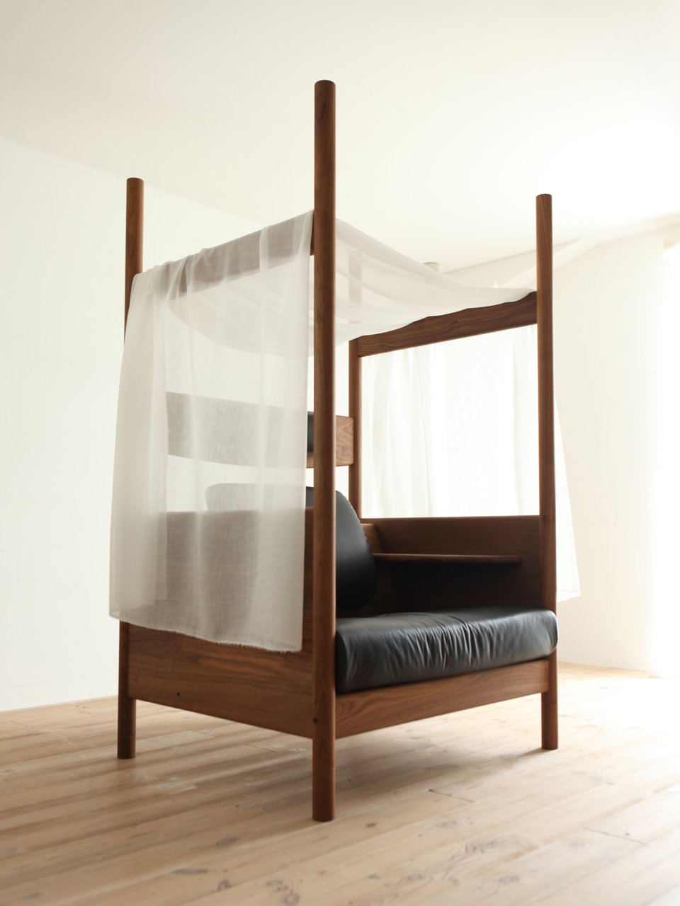 WF Four Poster Chair