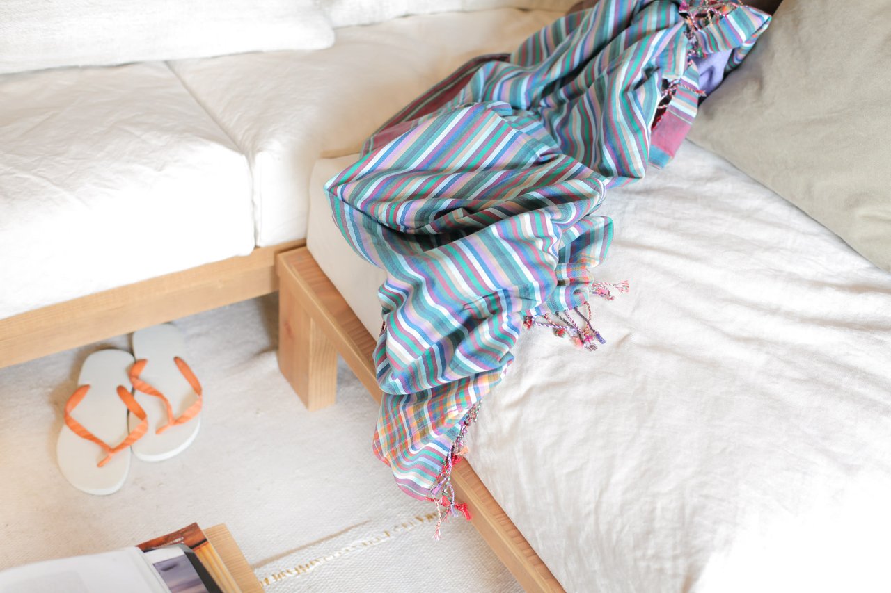 BAREFOOT Ottoman 084