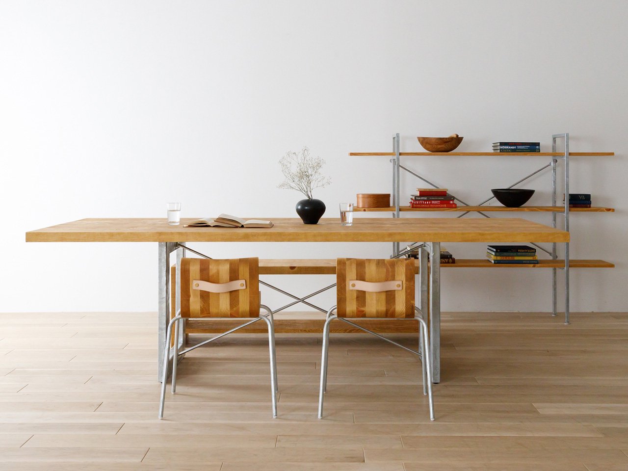 BAREFOOT dining table