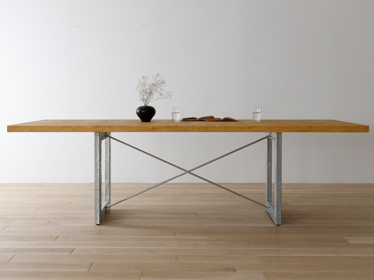 BAREFOOT dining table