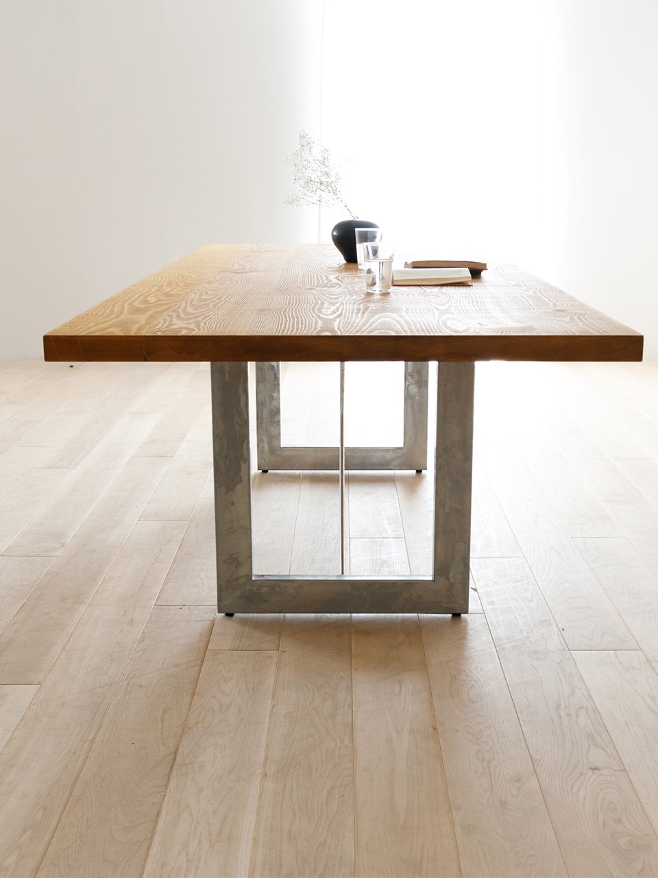 BAREFOOT dining table