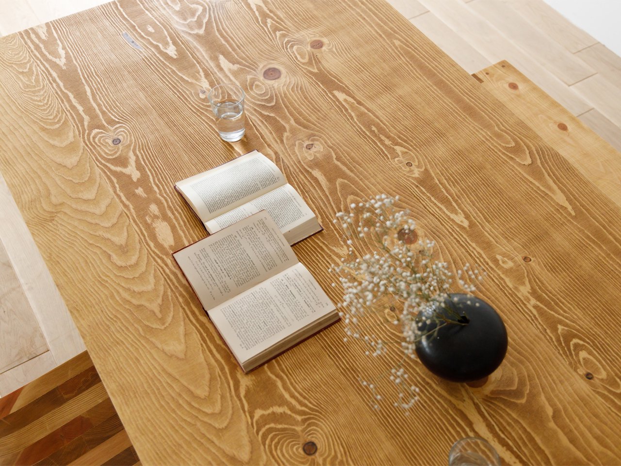 BAREFOOT dining table