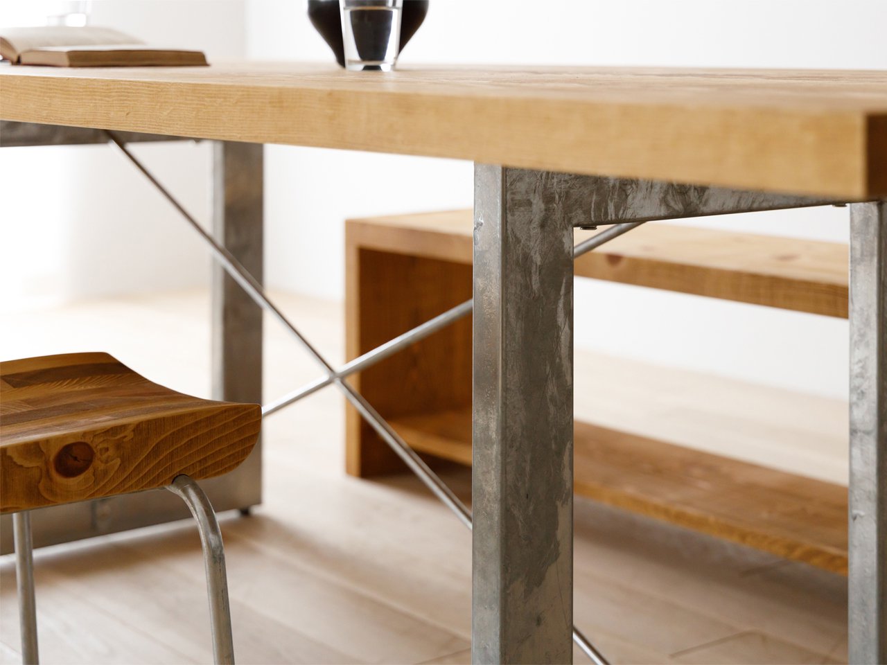 BAREFOOT dining table
