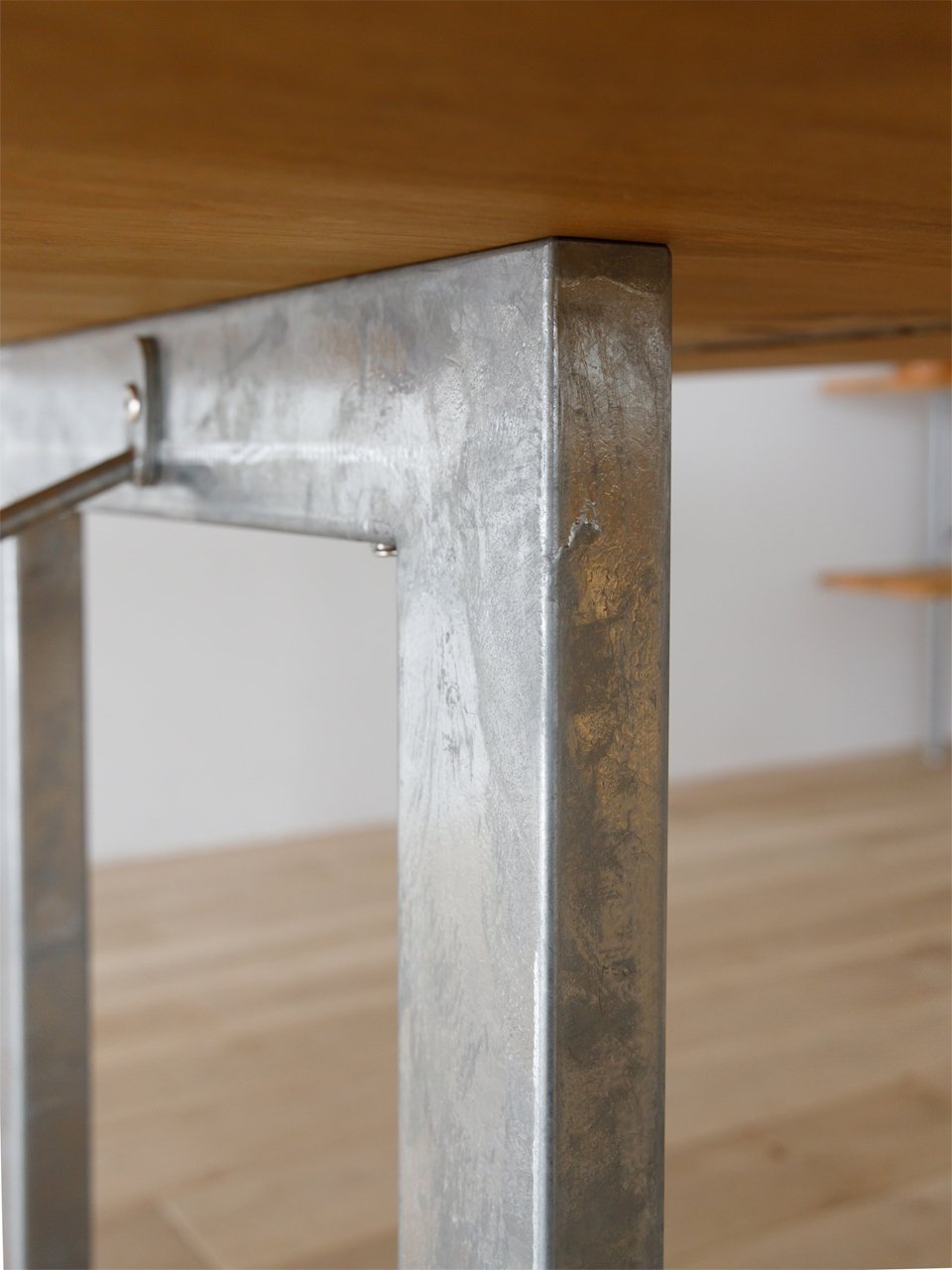 BAREFOOT dining table