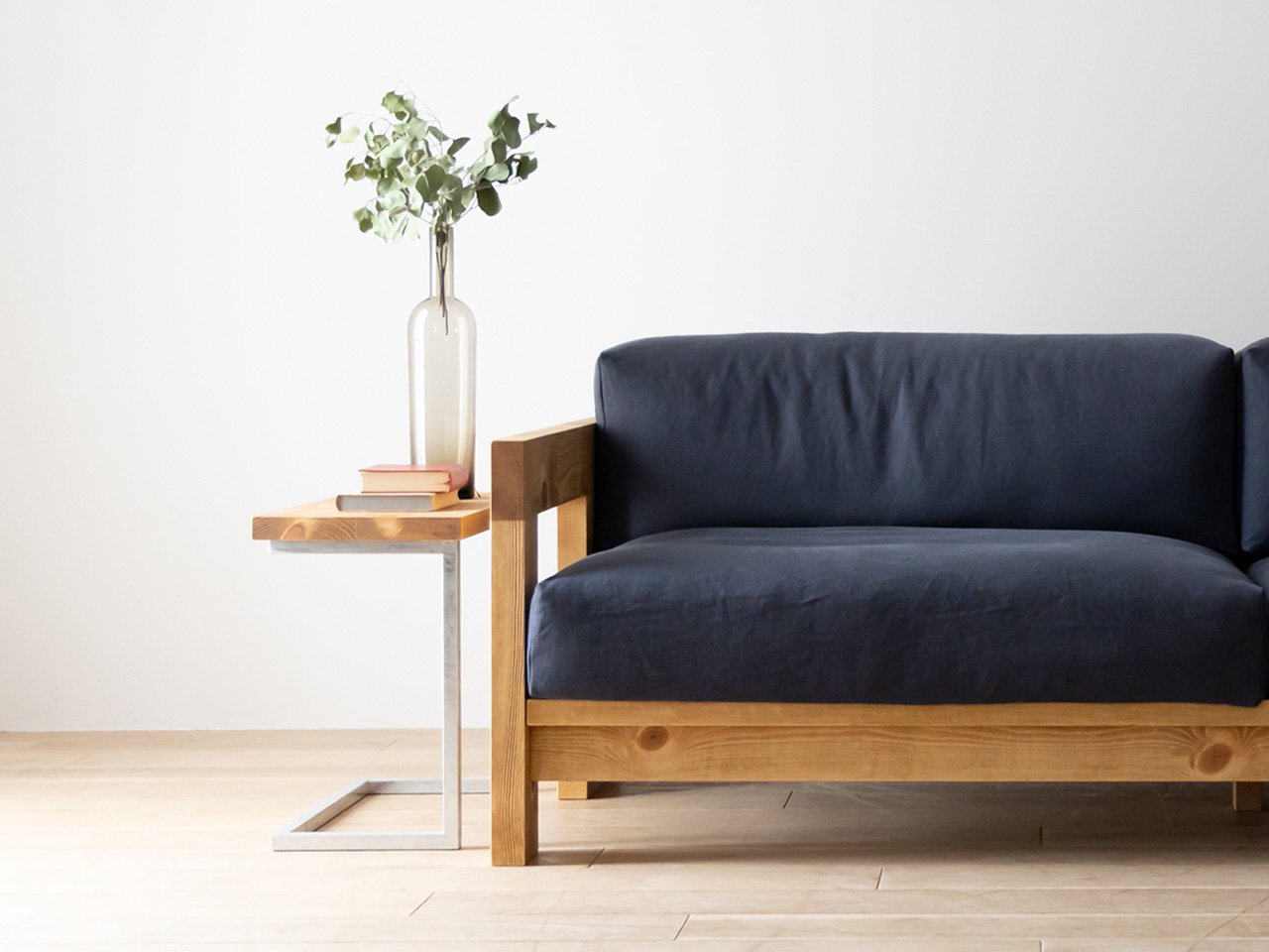 BAREFOOT side table