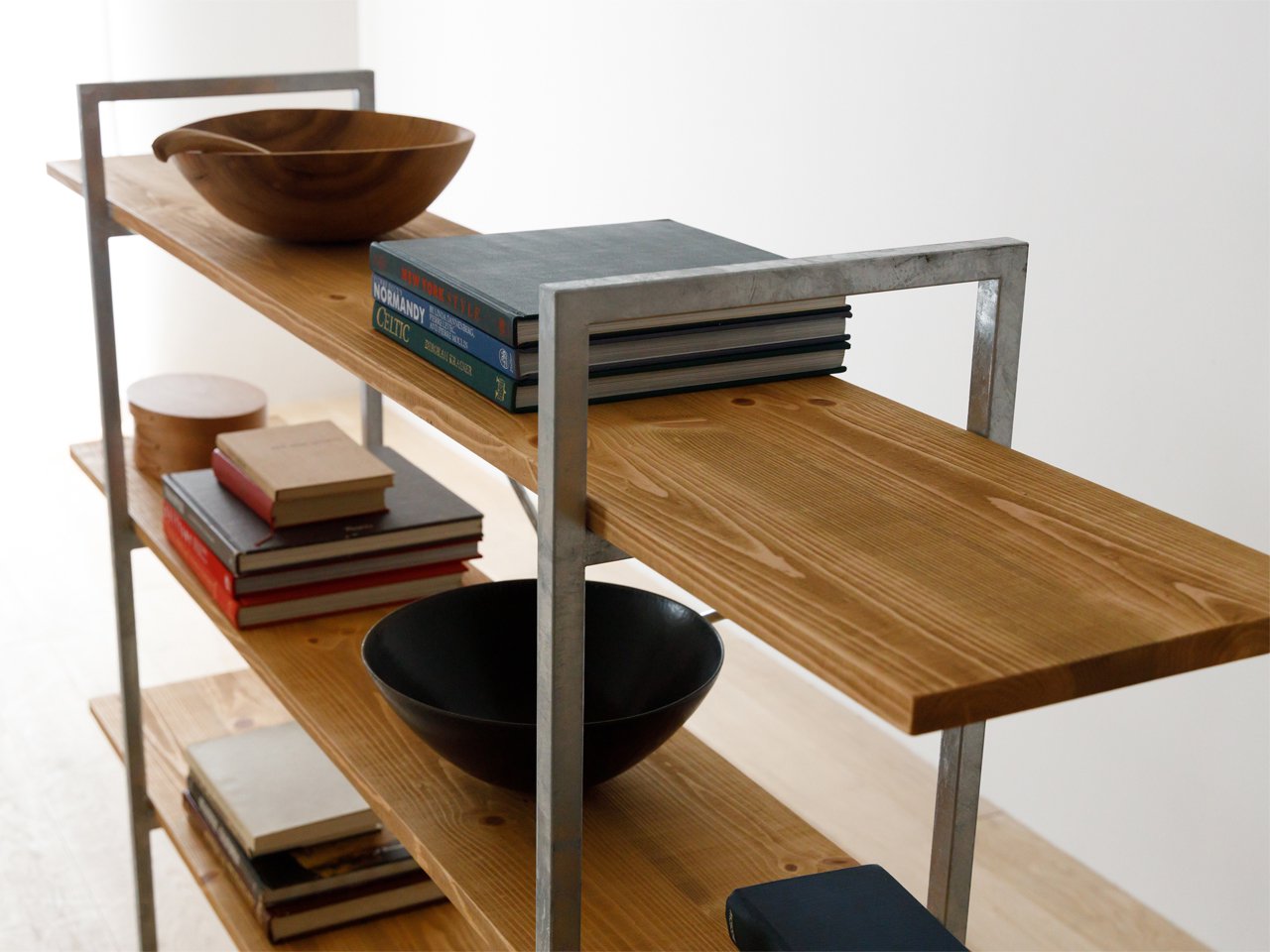BAREFOOT shelf