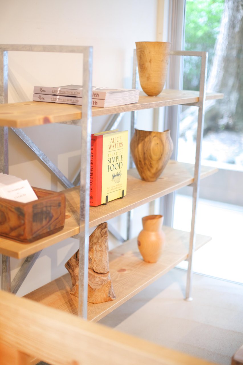 BAREFOOT shelf