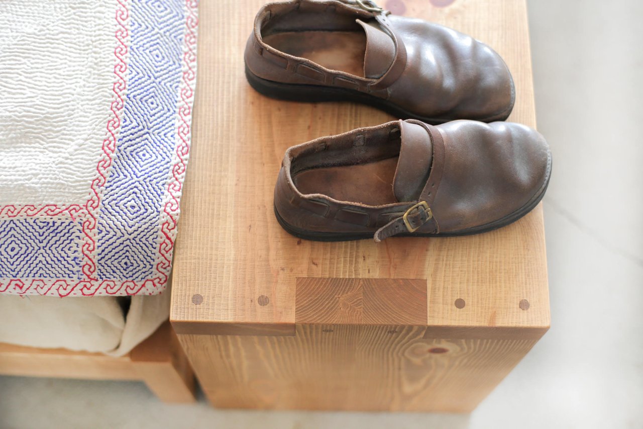 BAREFOOT Bench