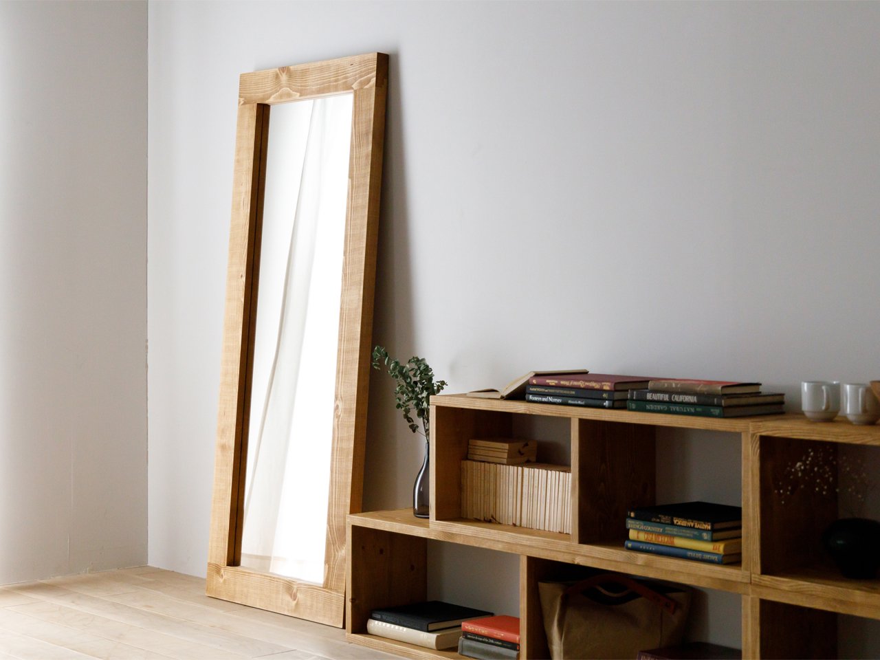 BAREFOOT Stand Mirror