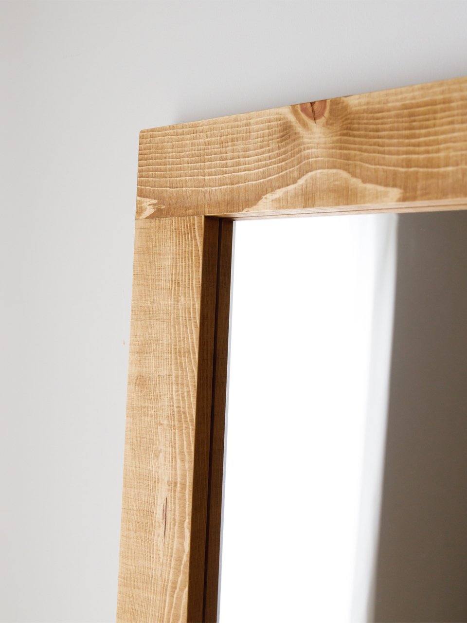 BAREFOOT Stand Mirror