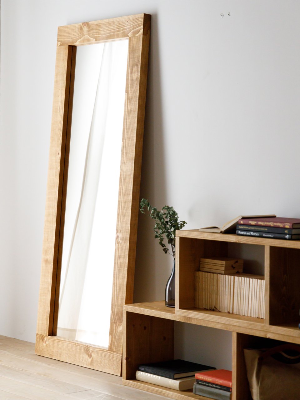 BAREFOOT Stand Mirror