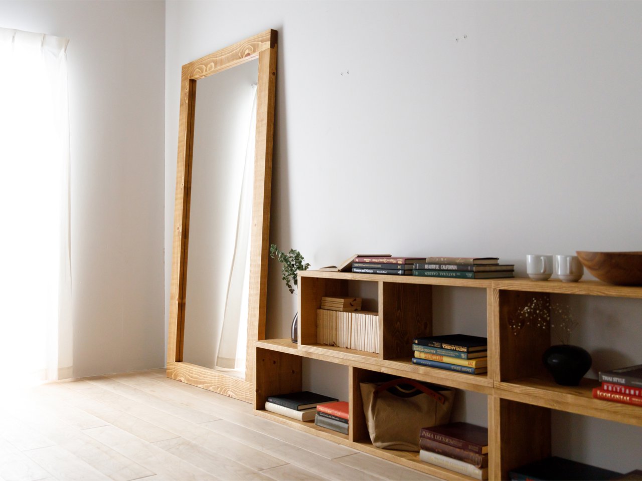 BAREFOOT Stand Mirror