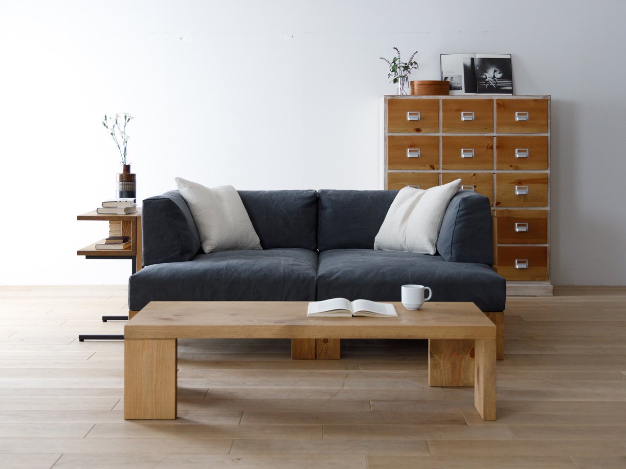 STABILE coffee table