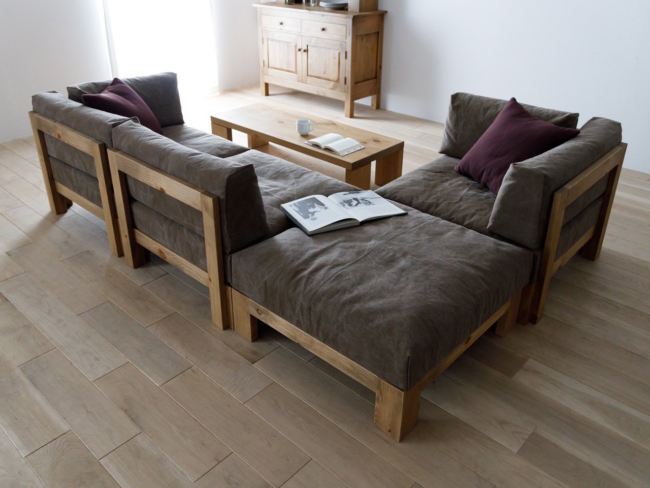 STABILE Ottoman 082