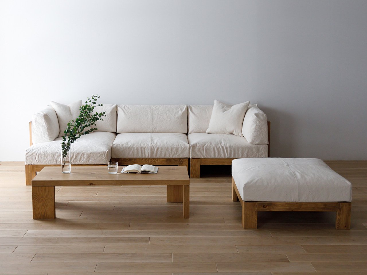 STABILE Ottoman 082