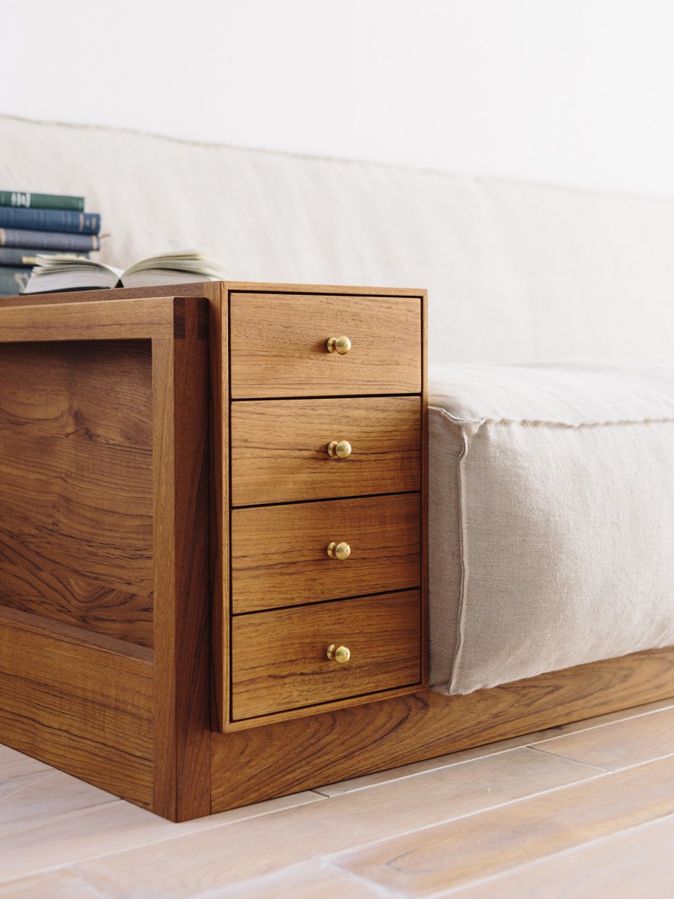 CORNICE Block One Arm Sofa Drawer