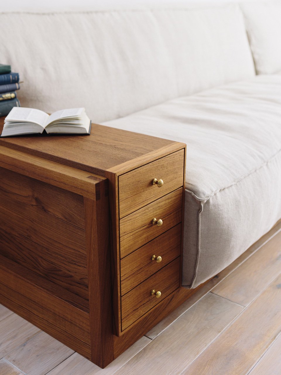 CORNICE Block One Arm Sofa Drawer
