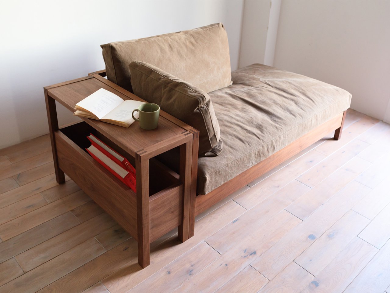 RIPOSO Couch 136